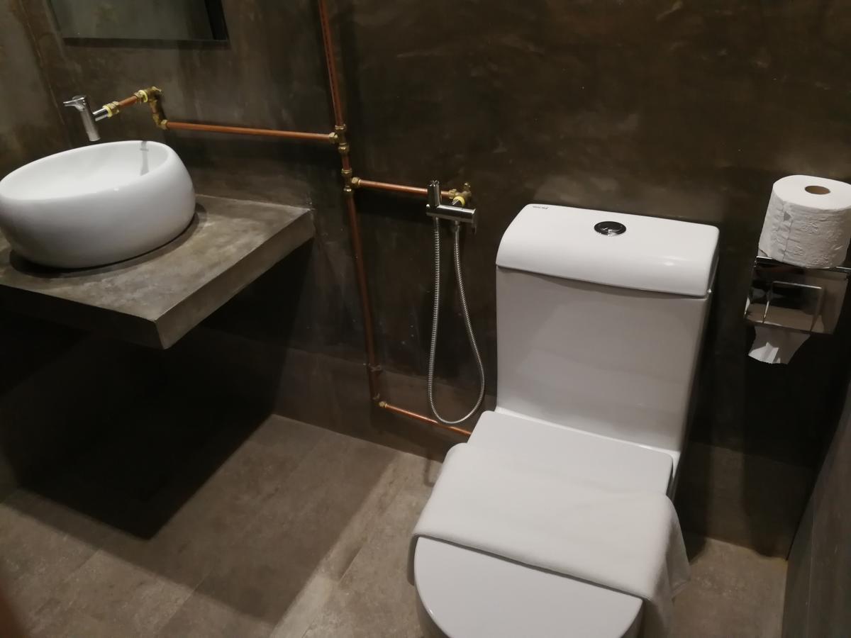 The Rise Room Kuala Terengganu Dış mekan fotoğraf A modern toilet